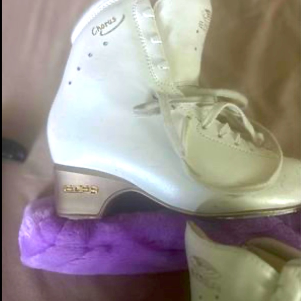 Edea Chorus 240 Figure Skates